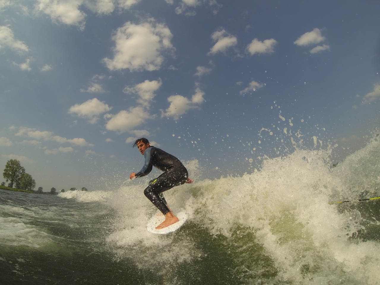 Jorrit Linders kicks off his season with wakesurfing!